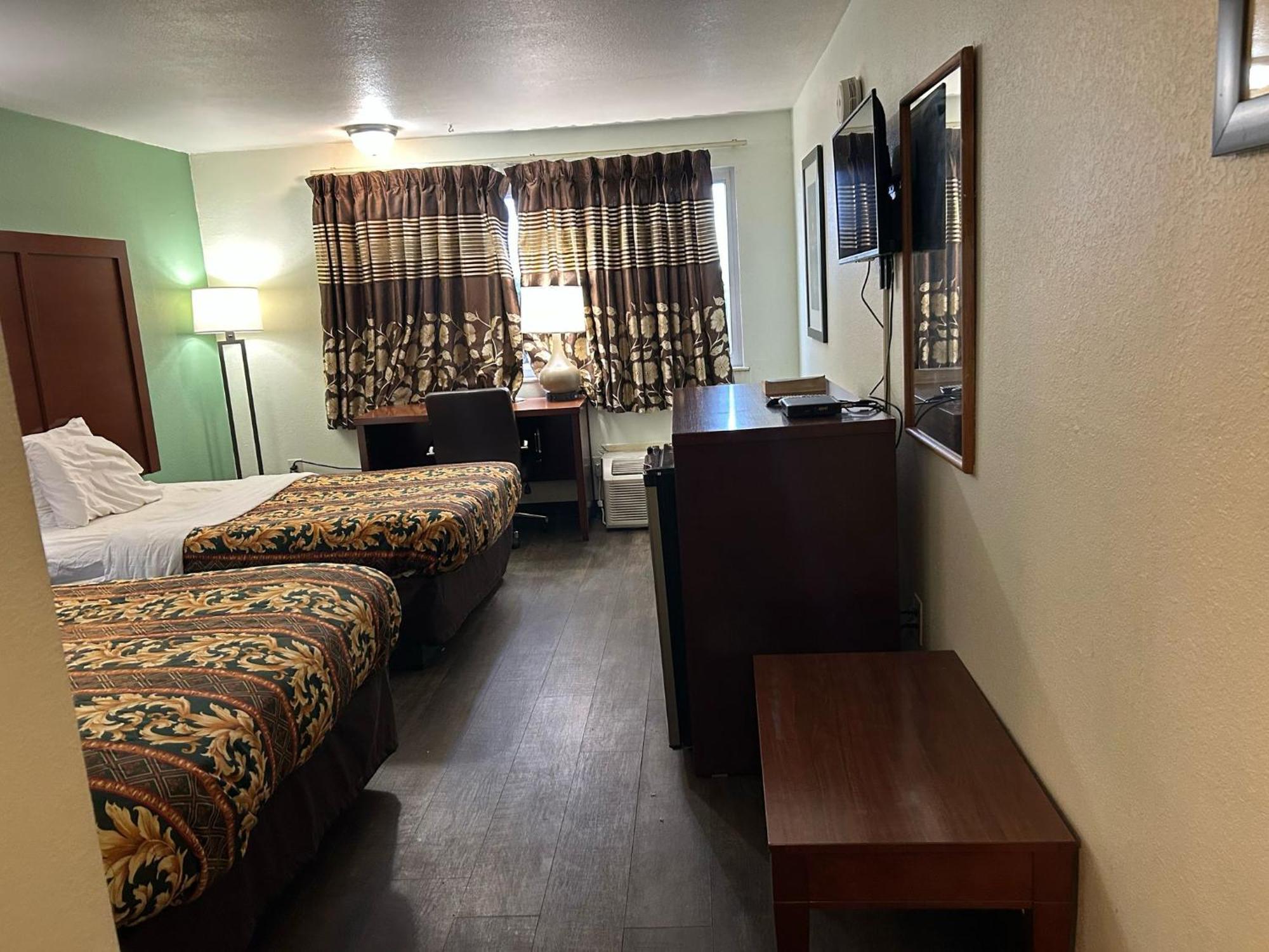 Hillcrest Motel By Oyo Aurora Near Lawrenceburg Eksteriør billede